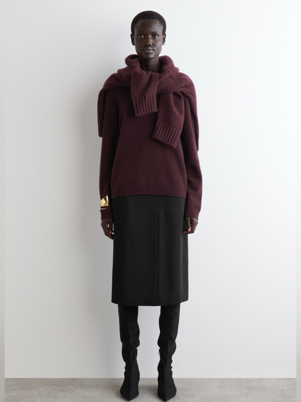 COS Two-Tone Knit Polo Sweater - Dark Brown Body with Navy Collar